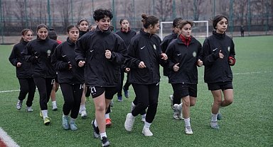 DBB Kadın Futbol Takımı iddialı geliyor