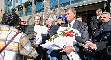 DİSK'ten İzmir Büyükşehir'e çiçekli ziyaret