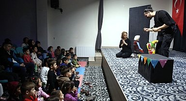 Eskişehir kırsalında çocuklara Pinokyo oyunu