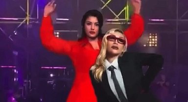 İrem Derici ve Atiye'nin olay dansı!