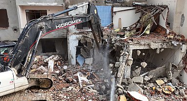 İstanbul Büyükçekmece'de deprem riski taşıyan 23 yapı yıkıldı