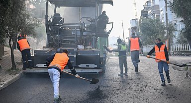 İzmir'de yol çalışmaları devam ediyor