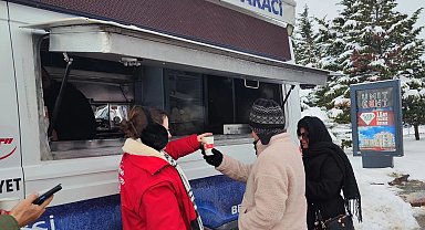 İzmit'te Askeri Öğrenci sınavına giren gençlere ve ailelerine sıcak destek
