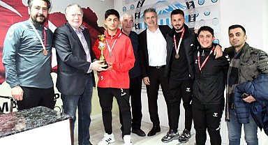 Kayseri Talas Belediyespor'un gençleri şampiyonluğu yakaladı