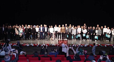 Kocaeli'de öğrenciler bilgilerini yarıştırdı