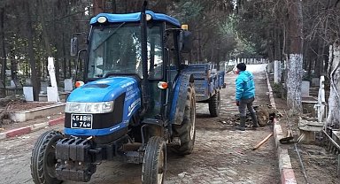 Manisa'da mezarlık bakımları aralıksız devam ediyor