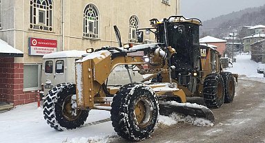 Nilüfer'de yolların açılması için ekipler seferber oldu