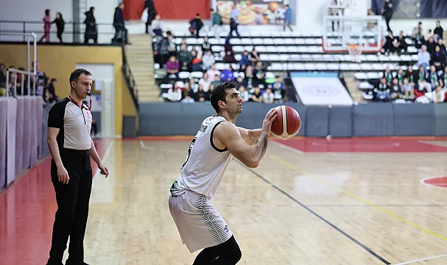 Sakarya Büyükşehir'in dev adamları seyircisi önünde kazandı