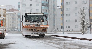Sivas'ta kar temizliğine devam