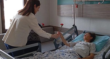 Adıyaman'da Anahtar Parti'den hastanedeki kadınlara anlamlı ziyaret