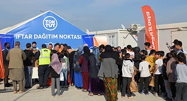 Antakya'da 5 bin kişiye sıcak yemek dayanışması
