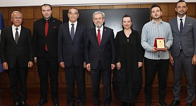 "Arıburnu'nda Bal Yapmak" belgeseli izleyiciyle buluştu