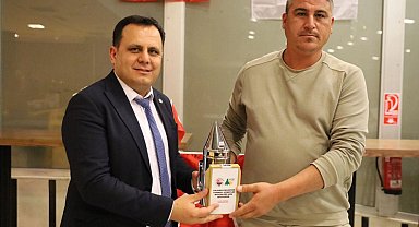 Başkan Durmuş, arıcılara körük dağıttı