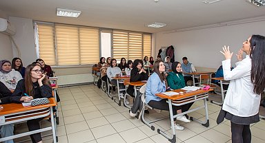 Bursa Büyükşehir, üniversite adaylarının yanında