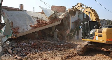 Bursa Nilüfer'de 2 katlı kaçak bina yıkıldı