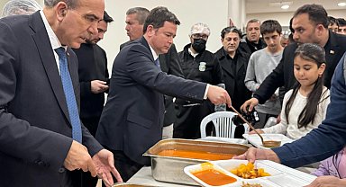 Bursa'da Başkan Aydın vatandaşlara iftar yemeği dağıttı