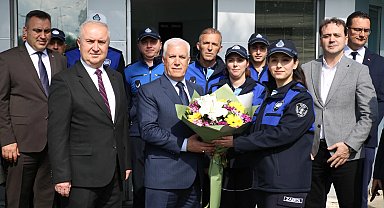 Bursa'da Başkan Bozbey bayramda çalışan ekipleri unutmadı