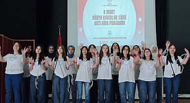 Bursa'da liseli öğrencilerden 8 Mart programı