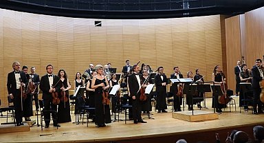 Çanakkale destanı Bursa'da senfonik ezgilerle yankılandı