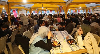 Gaziantep'te dört noktada sıcak yemek ikramı