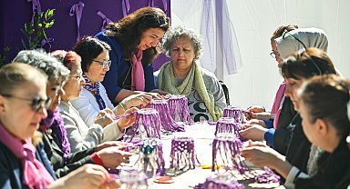 İzmir Bornova'da 8 Mart coşkusu