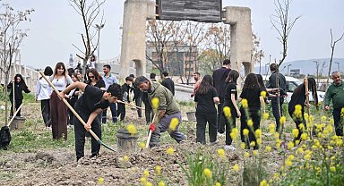 İzmir Bornova'da öğrenciler doğaya can oldu