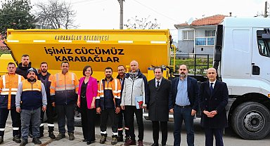 İzmir Karabağlar'da çukurlara anında müdahale! Asfalt yama robotu sahaya indi!