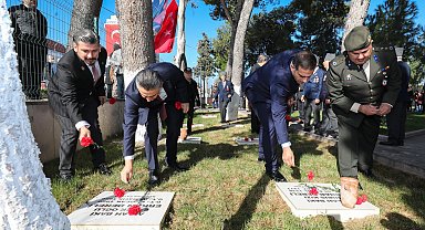İzmir Narlıdere Çanakkale Zaferi'nin kahramanlarını andı