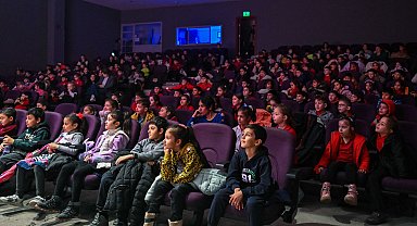 İzmir'de Başkan Eşki'den miniklere sinema müjdesi