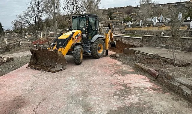 Kayseri Melikgazi'de mezarlıklar bayrama hazır
