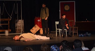 Malatya'da 'Barış Ressamı' sahnelendi
