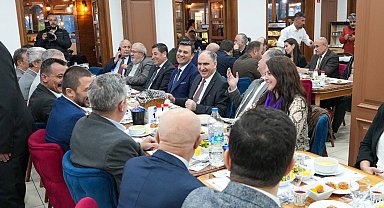 Manisa meclisi sonrası birlikte oruç açtılar