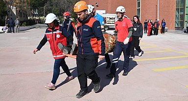 Manisa'da öğrencilere yYönelik deprem tahliye tatbikatı