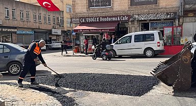 Mardin Midyat'ta asfalt bakım ve onarım çalışmaları hız kesmeden sürüyor