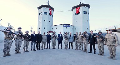 Mardin Valisi Akkoyun kahraman komandolarla buluştu