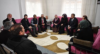 Memduh Büyükkılıç şehit ailelerinin yanında