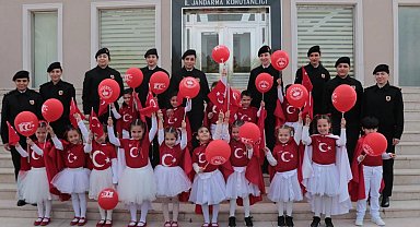 Minik öğrencilerden Jandarma Komutanlığı'na anlamlı ziyaret