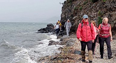 Mudanya'da doğa gönüllüleri şehitler anısına yürüdü