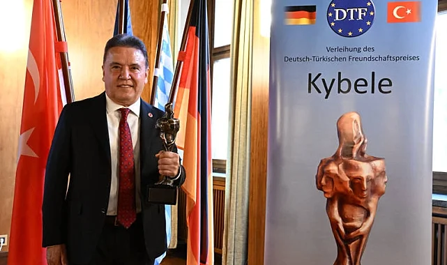 Muhittin Böcek "Kybele" ödülünü aldı