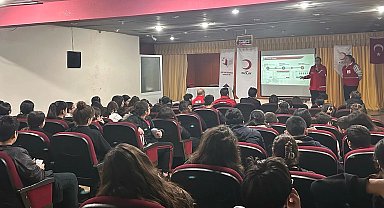 Türk Kızılay Karabağlar'da 120 öğrencinin yüzünü güldürdü