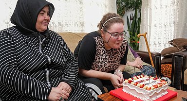 Ankara Keçiören'de özel bireylere sürpriz doğum günü