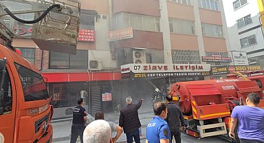 Antalya Kumluca'da iş hanında yangın paniği!