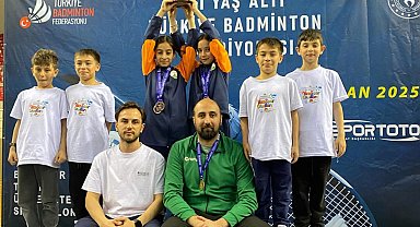 Bursa Osmangazi Belediyespor'un genç badmintoncuları göz doldurdu