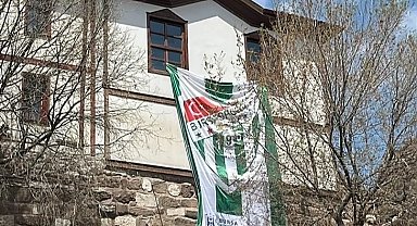 Bursaspor bayrağı Ankara Bursa Evi'nde