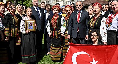 Dostluk çınarı toprağa kavuştu