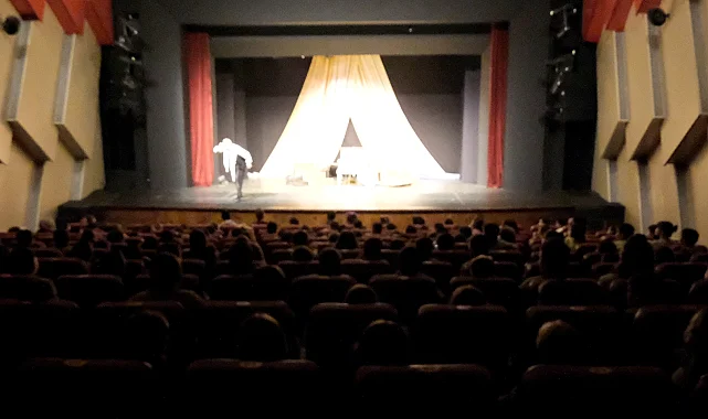 "Dünyanın Eski Zamanlarında" çocuk oyunu minik seyircilerle buluşuyor!
