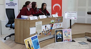 Gençler münazara için yarıştı