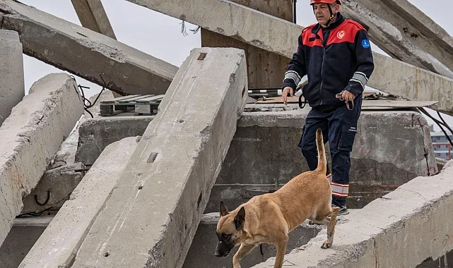 İki kardeş afetlerde mucize yaratıyor