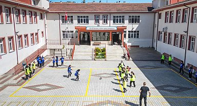 İnegöl'de okul bahçelerine bahar geldi