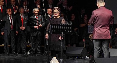 İzmir Gaziemir Belediyesi korosu türkülerle yüreklere dokundu